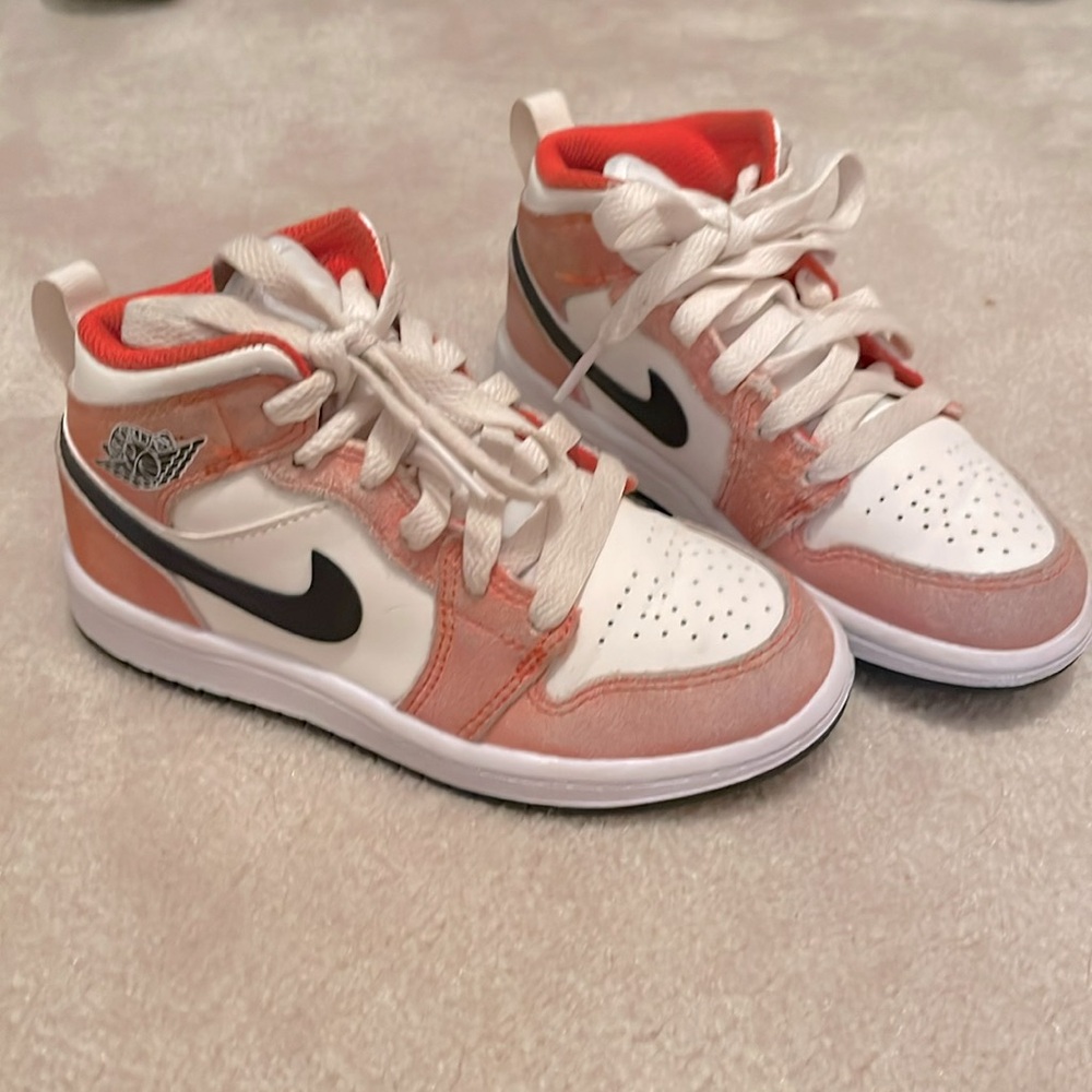 Air Jordan 1 Mids Boys size 11